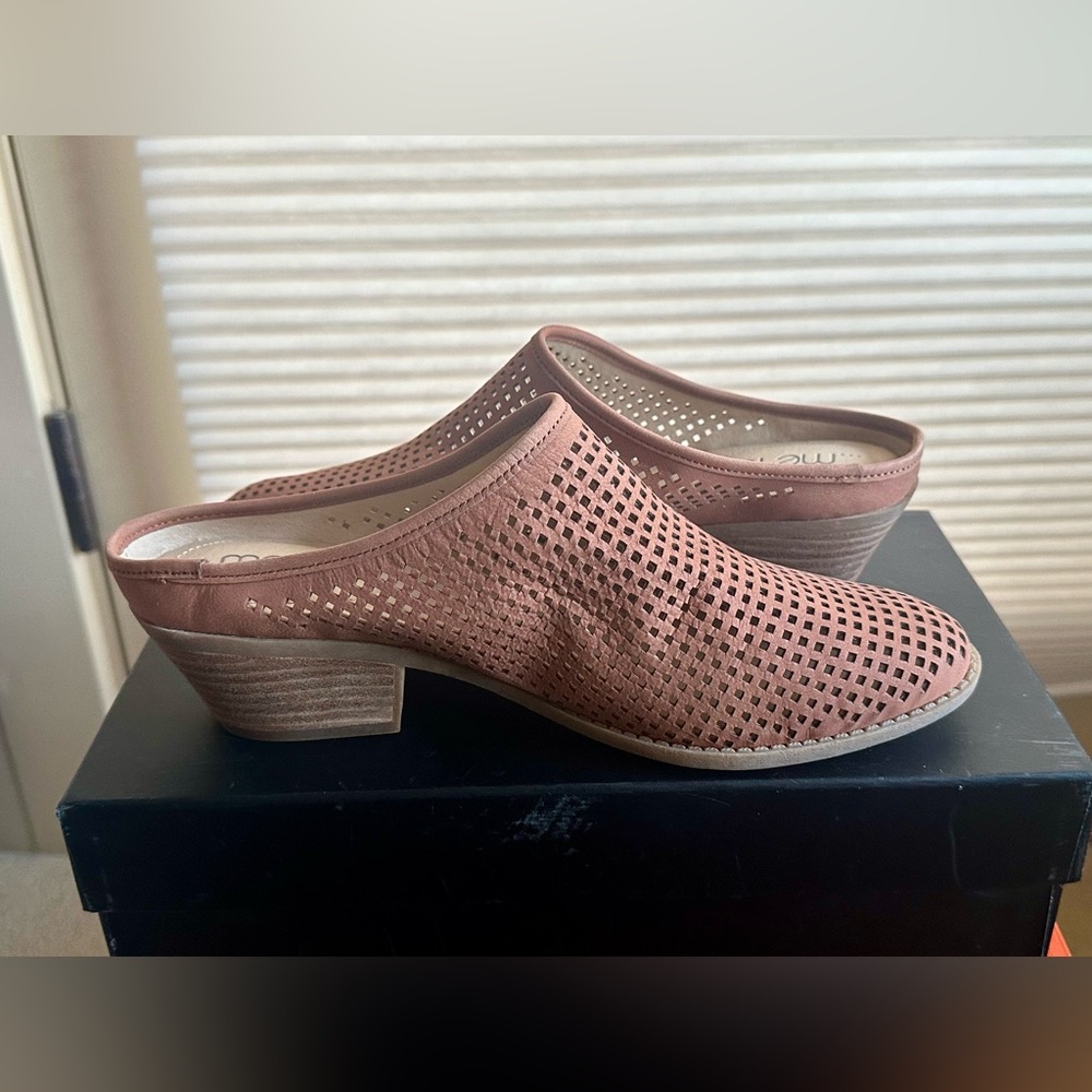 Stylish Ribbed Slip-On Shoes - Picture 4 of 10
